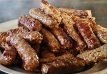 Cevapcici mit 500 g gemischtes Hackfleisch, das Original Rezept