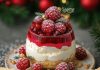Festliche Himbeer-Dessert zur Weihnachtszeit ist fruchtig ein strahlender Genuss für jede Weihnachtstafe