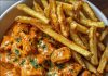 Butter Chicken mit Knoblauchsauce und knusprigen Pommes
