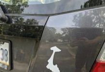 Warum Autofahrer diesen auf dem Kopf stehenden Aufkleber an ihren Autos anbringen