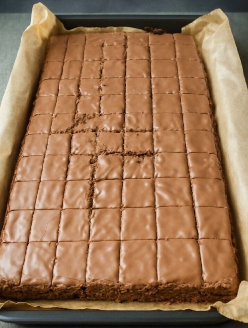 Ein-einfacher-herrlich-saftiger-Schokoladenkuchen-der-auf-dem-Blech-gebacken