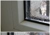 Meine PVC-Fenster bleiben im Winter trocken. Ich erkläre Ihnen in 3 Minuten, wie Sie Kondenswasserbildung vermeiden können (meine praktischen Tipps).