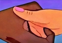 Die Bedeutung der faszinierenden Geste, die Handfläche einer anderen Person zu kratzen