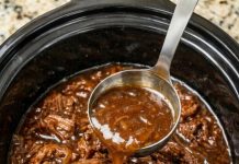 Langsam gegarter Chuck Roast mit französischer Zwiebelsuppe