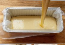 Ich backe ihn jeden Abend und habe kein einziges Pfund zugenommen. Es ist der einzige Kuchen, den ich nach dem Abendessen essen kann. Er hat nur 90 Kalorien!