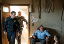 „Ein achtjähriges Mädchen rief unter Tränen den Notruf 112 an: ‚Papas Schlange tut mir sehr weh!‘ – und was die Polizei entdeckte, veränderte alles“…