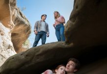 “Auf einem Wanderweg oberhalb des Velebit-Gebirges stießen meine Schwiegertochter und mein Sohn meinen Mann und mich plötzlich eine Klippe hinunter. Unten liegend, blutüberströmt, hörte ich meinen Mann flüstern: „Beweg dich nicht … stell dich tot.“ Als sie gegangen waren, offenbarte er mir eine Wahrheit, die noch schrecklicher war als der Sturz selbst.”
