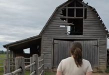 Ich bin heimlich in unser Haus auf dem Land gegangen, ohne meinem Mann etwas zu sagen, um herauszufinden, was er dort macht: Als ich die Tür öffnete, überkam mich ein wahrer Schrecken 😱😱