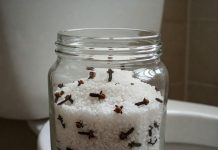 So entfernen Sie Uringeruch aus dem Badezimmer und hinterlassen einen angenehmen Duft