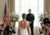 „Du heiratest einen Sicherheitsmann?“ spottete meine Mutter. Wir verschickten achtundsechzig Einladungen. Keine einzige Antwort kam zurück. Meine ganze Familie boykottierte meine Hochzeit. Ich ging allein zum Altar. Und dann explodierte mein Handy, nachdem jemand ein zehnsekündiges Video mit der Beschreibung veröffentlicht hatte: „Ihr Bräutigam ist …“