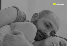 Was bedeutet es laut der Psychologie, wenn eine Frau während intimer Beziehungen nur daliegt und sich passiv verhält?