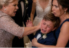 MEINE MUTTER GAB MEINEM SOHN AUF DER HOCHZEIT MEINES BRUDERS EINE OHRFEIGE – DOCH WAS DIE VIDEOAUFNAHME WENIGE MINUTEN SPÄTER ENTHÜLLTE, FEGTE ALLE VORWÜRFE HINWEG