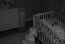 Frischgebackene Eltern bemerkten, dass ihr Hund jede Nacht regungslos neben dem Babybett saß – also beschlossen sie, eine Kamera zu installieren 😱😱