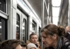 — Haben deine Eltern dir nicht beigebracht, älteren Menschen ihren Platz anzubieten?! — rief ein Fahrgast in der U-Bahn. Doch der junge Mann tat etwas, womit niemand gerechnet hatte 😨😲