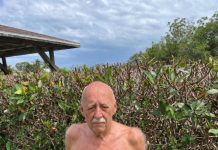 Ein 72-jähriger Großvater stahl Eier für seinen hungrigen Enkel… Doch was seine Enkelin im Regen sah, brach allen das Herz