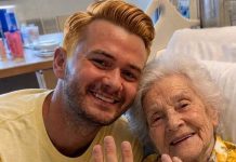 Eine ältere Frau bat mich, sie als ihren letzten Wunsch zu heiraten. Nachdem sie gestorben war, legte ihr Anwalt mir eine alte Krankenhaustasche in die Hände, die sie jahrelang aufbewahrt hatte, und sagte: „Sie hat dich aus einem bestimmten Grund ausgewählt.“