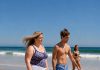 Während unseres Strandurlaubs kam eine fremde junge Frau auf mich zu und beleidigte mich, indem sie mich als Nilpferd bezeichnete, während mein Mann lediglich lachte. Doch das, was ich anschließend tat, schockierte alle Anwesenden.