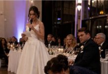 Bei unserer prunkvollen Hochzeit warf mein wohlhabender Bräutigam einen 100-Dollar-Schein auf den Boden und forderte meine Mutter auf, ihn aufzuheben.