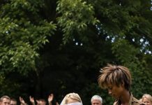 Der Vater zwang seine blinde Tochter ohne ihre Zustimmung, einen armen jungen Mann zu heiraten – doch was danach geschah, versetzte die ganze Familie in blankes Entsetzen. 😲😨