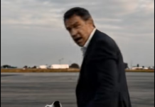Ein Milliardär wollte gerade in sein Privatflugzeug steigen, um zu einem wichtigen Treffen mit seinen Geschäftspartnern zu fliegen, als sein Hund plötzlich verzweifelt zu bellen begann. Nur eine Minute später geschah etwas, das allen klar machte, warum sich der Hund so ungewöhnlich verhalten hatte.