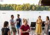 Meine Schwägerin stahl die Schlüssel zum Seehaus meiner verstorbenen Mutter, um dort eine Party zu veranstalten, und verwandelte diesen kostbaren Ort in ein einziges Chaos. Doch ich hatte eine Überraschung für sie vorbereitet … und die gefiel ihr überhaupt nicht.