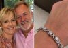 Mein Mann schenkte mir zu unserem Hochzeitstag ein Diamantarmband. Doch als ich es zum Juwelier brachte, um es kürzen zu lassen, flüsterte mir die Verkäuferin zu: „Ich erinnere mich an Ihren Mann … Letzte Woche hat er zwei identische Armbänder wie dieses gekauft.“ Als ich schließlich herausfand, was wirklich hinter der ganzen Geschichte steckte, war ich vollkommen schockiert.
