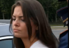 Zwei Verkehrspolizisten hielten eine junge Frau ohne ersichtlichen Grund an, drückten sie gegen ihr Auto und legten ihr grob Handschellen an. Doch als einer der Beamten auf ihre Bitte hin in die Tasche ihrer Shorts griff, erstarrten beide vor Schock, als sie sahen, was sich darin befand. 😱