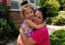 Meine Tochter Emma liebte ihr Kindermädchen schon immer – bis sie mir eines Morgens zuflüsterte, dass sie so tat, als würde sie schlafen, wenn sie mit ihr allein war. Was ich hinter verschlossenen Türen entdeckte, veränderte unsere gesamte Familie.