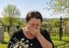 Auf dem Friedhof suchte ich nach seiner „verstorbenen“ Frau – und fand die Wahrheit, die unsere Ehe begrub