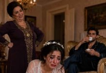 💍💔 In der ersten Nacht nach der Hochzeit befahl ihre Schwiegermutter ihr, alle Teppiche im Haus mit einer gewöhnlichen Bürste zu reinigen – die junge Frau weigerte sich, und am nächsten Morgen erhielt die Familie eine Nachricht, die alle sprachlos machte 🤯😱😳