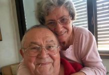 Wir waren seit 56 Jahren verheiratet, als unsere Enkelin dieses Foto auf Facebook veröffentlichte … Zwei Stunden später schrieb eine Frau, die keiner von uns kannte, in den Kommentaren: „Bitte löschen Sie dieses Foto nicht. Dieser Mann ist mein Vater.“