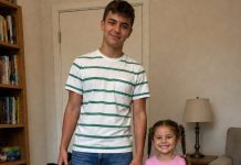 Wir adoptierten einen Teenager und seine jüngere Schwester, nachdem jede andere Familie sie abgelehnt hatte – Einen Monat später rief ihre ehemalige Pflegefamilienbetreuerin an und fragte: „Sie haben euch noch nicht erzählt, warum ausgerechnet ihr ausgewählt wurdet?“