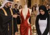 Als der reiche Scheich versuchte, seine Hausangestellte zu demütigen, sagte er lachend: „Zieh dieses freizügige Kleid an, und ich werde dich heiraten. Und wenn du es nicht schaffst, wirst du für den Rest deines Lebens kostenlos für mich arbeiten.“ 😮😳