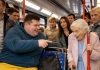 Im Bus weigerte sich ein arroganter junger Mann nicht nur, einer älteren Frau seinen Platz zu überlassen, sondern legte demonstrativ auch noch seinen Fuß auf den Sitz – doch mit einer solchen Strafe hatte er ganz bestimmt nicht gerechnet 😨😱