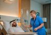 „Der kranke Scheich wechselte seine Krankenschwestern wie Handschuhe … bis eine ganz gewöhnliche Frau ihn heilte.“