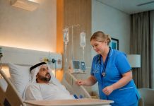 „Der kranke Scheich wechselte seine Krankenschwestern wie Handschuhe … bis eine ganz gewöhnliche Frau ihn heilte.“