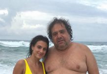 Eine zwanzigjährige Frau lachte über einen dicken, ungepflegten Mann, der über 50 Jahre alt war und sich in sie verliebt hatte … Doch sie war schockiert, als sie herausfand, dass derselbe Mann, der so „arm“ aussah, in Wirklichkeit Millionär war. Daraufhin schmiedete sie einen Plan, ohne zu ahnen, dass er ihr bereits einen Schritt voraus war. 😱