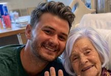 Eine ältere Frau bat mich, sie als ihren letzten Wunsch zu heiraten. Nachdem sie gestorben war, legte ihr Anwalt mir eine alte Krankenhaustasche in die Hände, die sie jahrelang aufbewahrt hatte, und sagte: „Sie hat dich aus einem bestimmten Grund ausgewählt.“