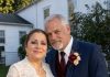 Mit 61 Jahren heiratete ich meine erste Liebe … Doch in unserer Hochzeitsnacht, als ich ihr vorsichtig das Kleid auszog, brach mir der Anblick darunter das Herz.