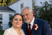 Mit 61 Jahren heiratete ich meine erste Liebe … Doch in unserer Hochzeitsnacht, als ich ihr vorsichtig das Kleid auszog, brach mir der Anblick darunter das Herz.
