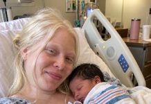 Nach meinem Kaiserschnitt brachten mir die Krankenschwestern ein Baby mit pechschwarzen Haaren. Mein Mann warf nur einen einzigen Blick auf das Kind und flüsterte: „Ich glaube, das ist nicht unsere Tochter …“ Doch als wir herausfanden, was in diesem Krankenhaus tatsächlich geschehen war, waren wir alle schockiert …