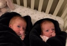 Eine Frau brachte Zwillinge zur Welt – am nächsten Morgen kamen zwei schwarze Babydecken an, und ihre 82-jährige Großmutter brach in Tränen aus.