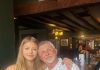 „Heute Nacht wirst du endlich mir gehören“, sagte mein 74-jähriger Großvater und packte mich fest an der Taille. Ich war gerade einmal 22 Jahre alt. An diesem Abend nahm er mich mit zu sich nach Hause, schloss die Eingangstür ab und flüsterte: „Sag es niemandem … Vor allem nicht deiner Mutter.“ Um drei Uhr morgens, als ich im Bett lag, öffnete mein Großvater leise die Tür zu meinem Schlafzimmer, kam auf mich zu und legte seine zitternde Hand auf mein Bein. „Ich muss es heute Nacht tun“, flüsterte er. Vor Angst war ich wie gelähmt …
