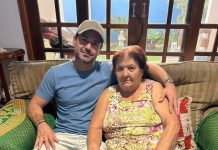Meine 76-jährige Mutter flehte mich an, sie nicht mit ihrem 28-jährigen Enkel allein zu lassen. Jede Nacht schloss er die Tür zu ihrem Schlafzimmer ab, und jeden Morgen wirkte sie verängstigter als am Tag zuvor. Doch als ich eine versteckte Kamera installierte und sah, was er ihr um drei Uhr morgens ins Zimmer brachte, rief ich sofort die Polizei …