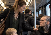 Im Bus sorgte eine junge Frau mit zwei Kindern wegen eines Sitzplatzes für einen großen Aufruhr und begann, einen tätowierten jungen Mann anzuschreien. Sie verlangte, dass er sofort aufstand. Doch als der junge Mann schließlich aufstand, verstummte der gesamte Bus, als die Fahrgäste sahen, was er die ganze Zeit verborgen hatte. 😨
